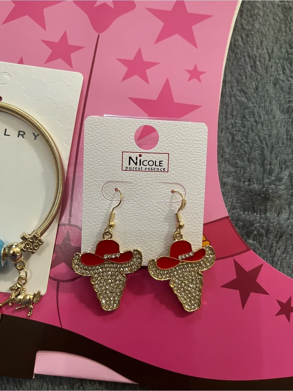 Gold-Tone Western Charm Bracelet & Red Cowgirl Hat Earrings Set - Pink